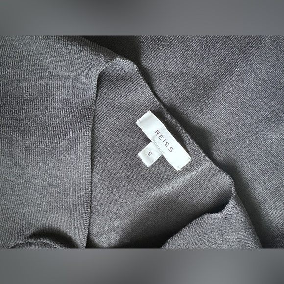 REISS Katya D-Ring Halterneck Top in Black Size Small - Picture 13 of 16